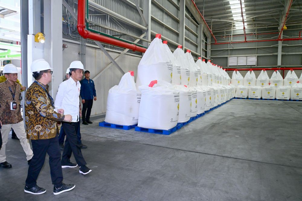 Presiden Jokowi Meresmikan Pabrik Amonium Nitrat di Bontang