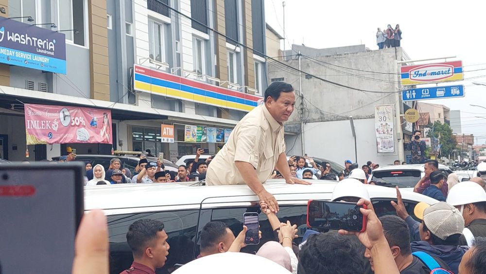 Didampingi Mayor Teddy, Prabowo Cicipi Bakso Eks KSAD di Cimahi