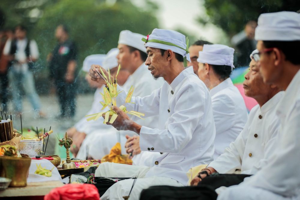 Umat Hindu Ikuti Prosesi Galungan di Candi Prambanan