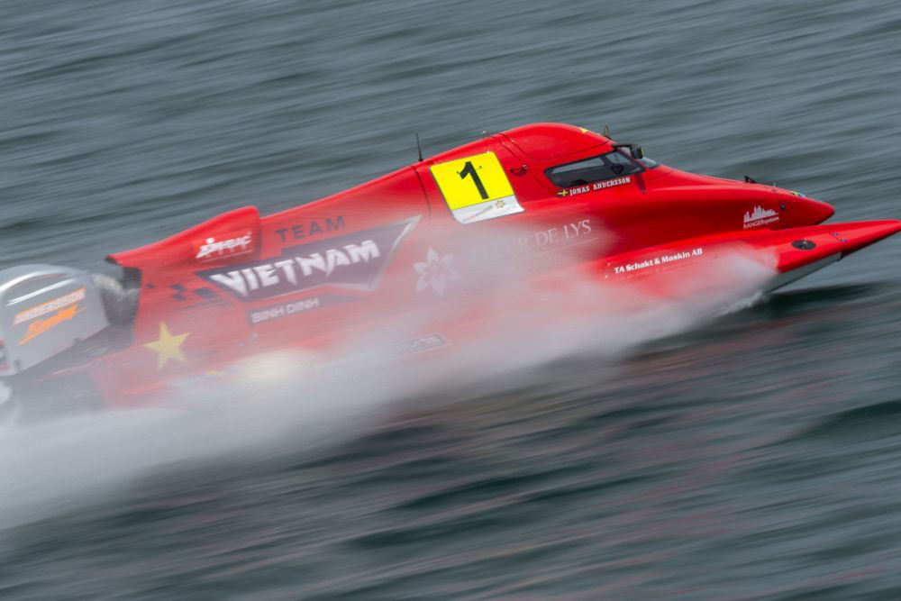 Andersson dan Erik Stark Pimpin Sprint Race 1 dan 2 F1 Powerboat Toba