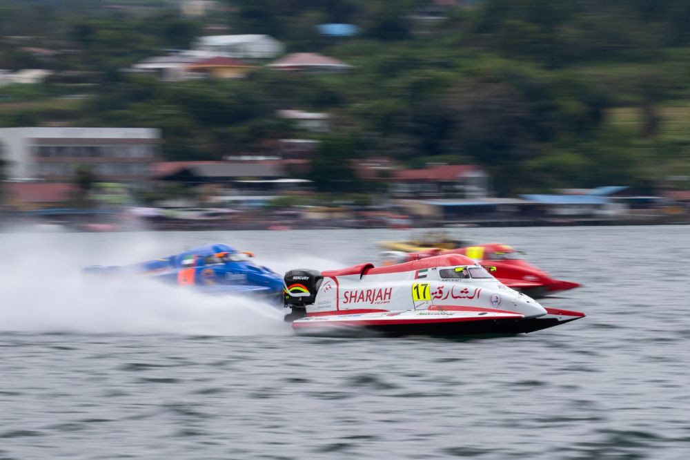 Pembalap Debutan Juara F1 Powerboat Danau Toba 2024 