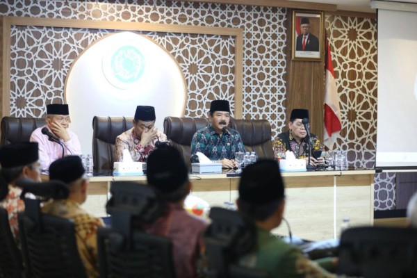 Menko Hadi Klaim Masyarakat Sudah Tenang, Tak Lagi Pusingkan Pemilu