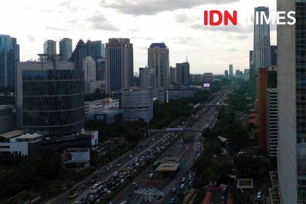 Antrean Tol Arah Slipi Mengular, Imbas Jalan Depan DPR Ditutup