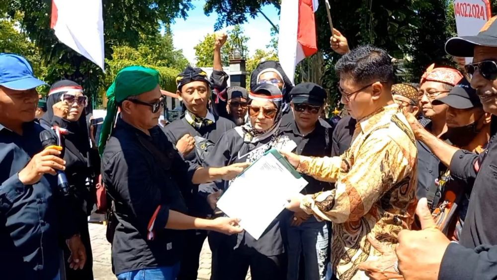 Dukung Hak Angket, Massa Gelar Aksi di Depan DPRD Tulungagung