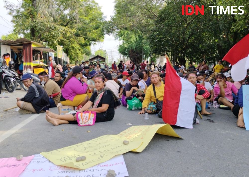 Ratusan Warga Pancur Batu Geruduk Polrestabes Medan