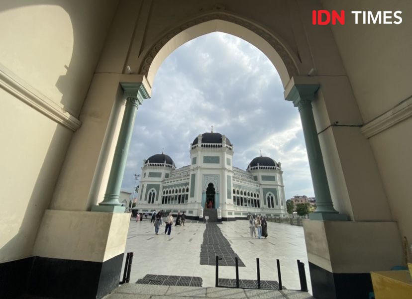 Pengurus Masjid Raya Medan Bersihkan Makam Sambut Ramadan