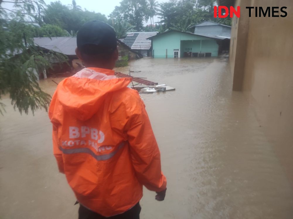 Padang Dikepung Banjir, 500 Orang Lebih Warga Dievakuasi 