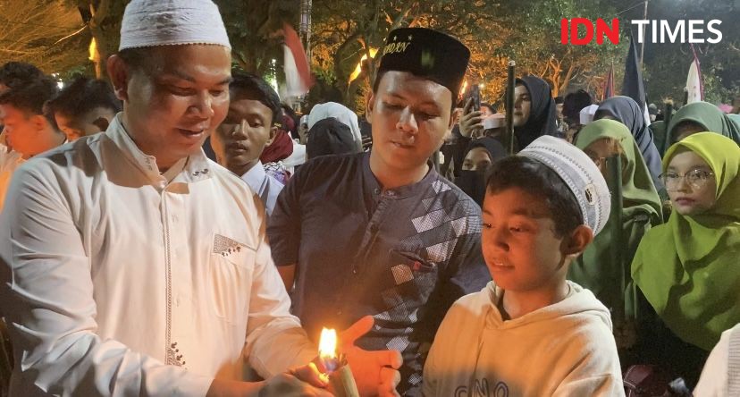 Ribuan Warga Medan Pawai Obor untuk Sambut Ramadan
