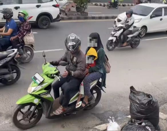 Potret Warga Bandar Lampung Buang Sampah Sembarangan Terciduk Kamera!