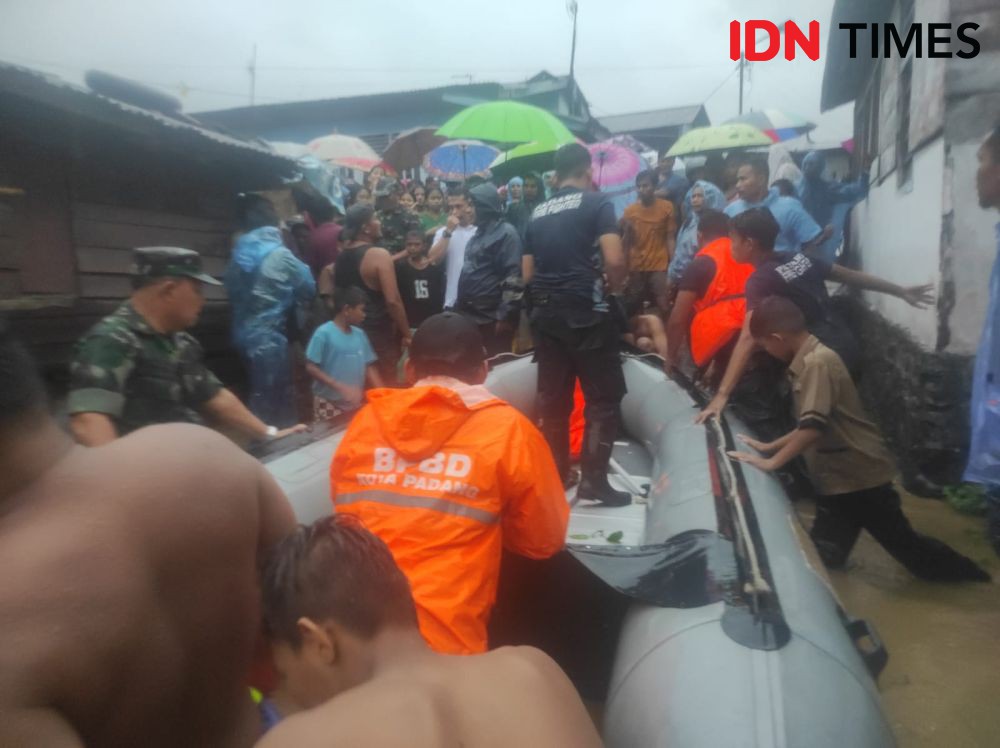 Padang Siaga 1 Banjir, Warga Dievakuasi ke Masjid dan Sekolah