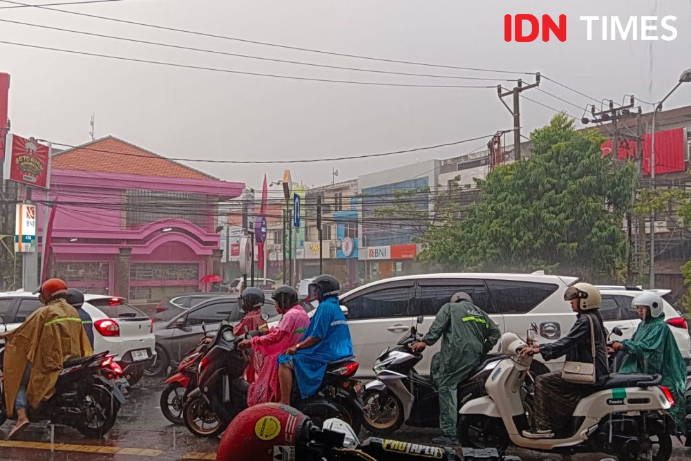 Peringatan BMKG Pemudik Mesti Waspada Cuaca Ekstrem di Jateng