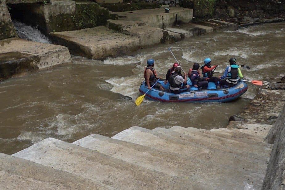 Dua dari Tiga Santri Hanyut di Sungai Cikapundung Ditemukan di Cililin