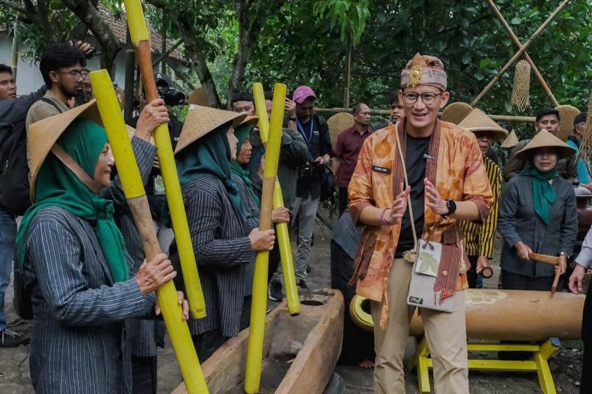 Menparekraf Luncurkan Anugerah Desa Wisata Indonesia 2024