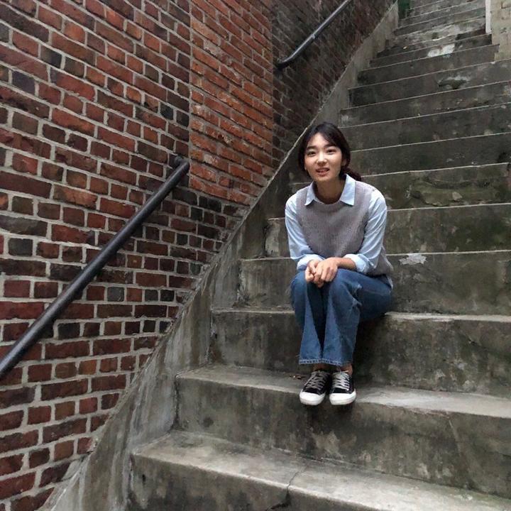 9 OOTD Lee Ju Yeon, Cewek Tomboy KDrama Pyramid Game