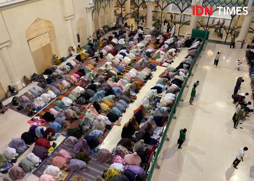 1.200 Jamaah Padati Masjid Agung Medan pada Tarawih Perdana