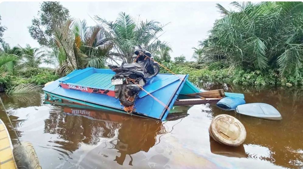 Speedboat Terbalik Usai Tabrak Kayu di Air Sugihan, 2 Penumpang Tewas