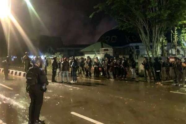 Simpatisan Caleg Serang Kantor DPRD Dan KPU Jayawijaya