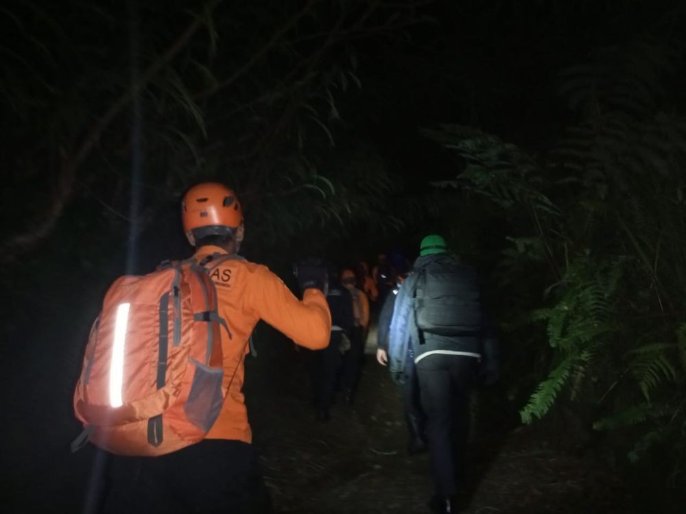 Evakuasi Warga Semarang di Gunung Agung Diselimuti Kabut