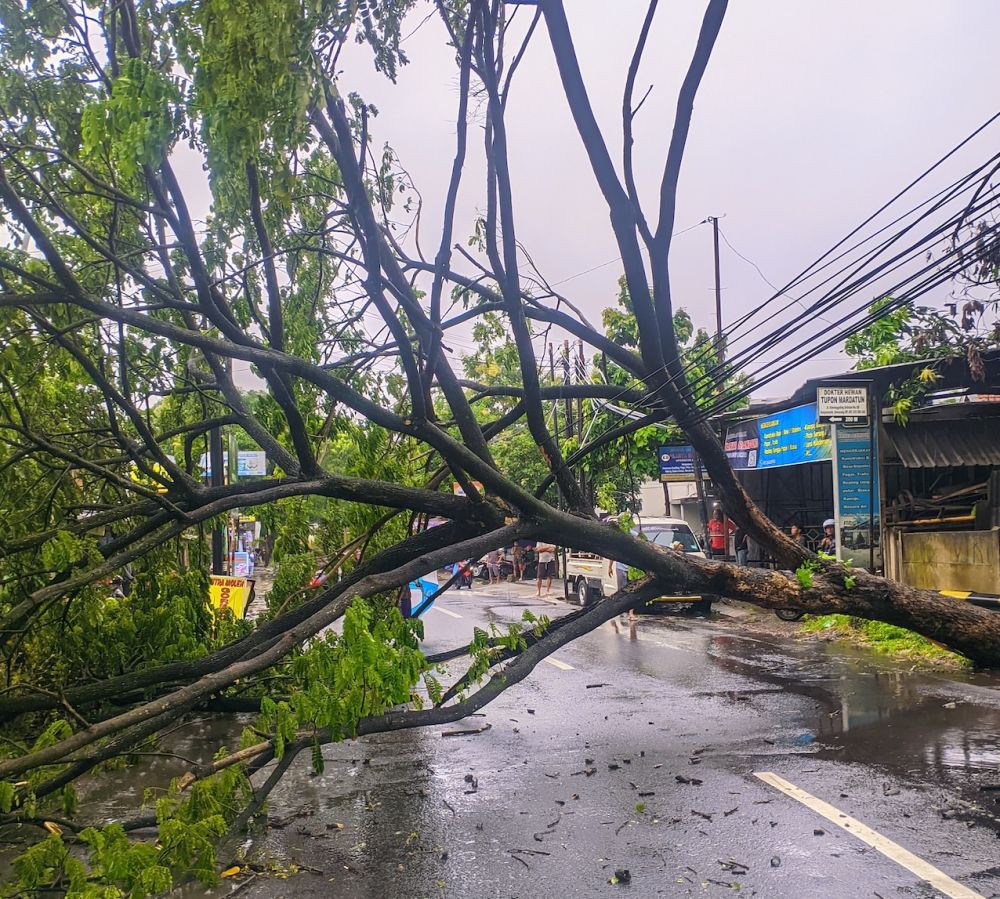 Hujan Esktrem di Semarang Dampak Badai Siklon Tropis 18S, Waspada!