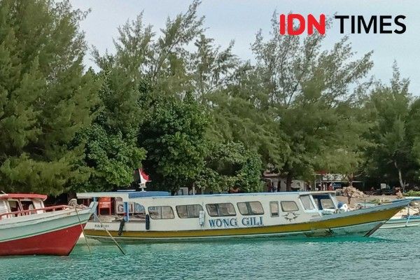 Jorok! Turis Asing Kencing Sembarangan di Pelabuhan Gili Trawangan