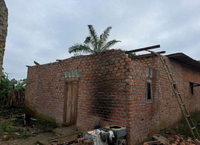Belasan Rumah di Mura Diterjang Puting Beliung saat Tarawih