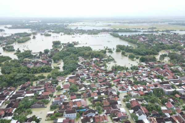 Penutupan Tanggul Sungai Wulan Yang Jebol Ditarget Rampung