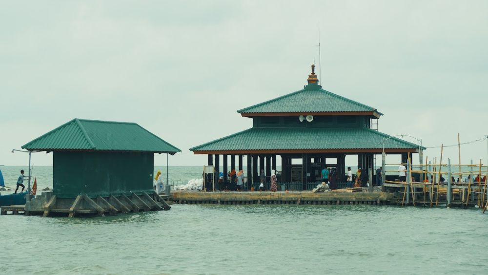 5 ⁠Wisata Religi di Demak, Ada Museum hingga Makam Terapung