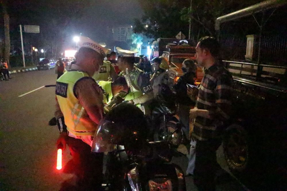 Gangster Beraksi di Surabaya, 6 Remaja Bawa Celurit Ditangkap Polisi