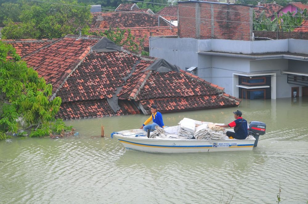 100 Kilometer Lebih Jalur Mudik Pantura Timur Remuk Diterjang Banjir