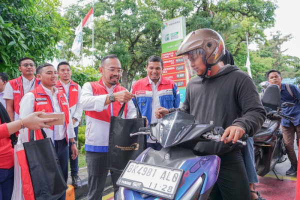 Pantau Pelayanan SPBU, Dirut Pertamina Patra Niaga Terjun