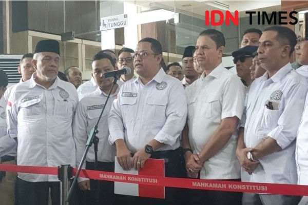 Tim Hukum 01 Optimistis MK Diskualifikasi Prabowo-Gibran