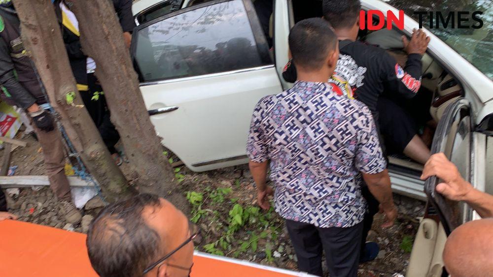 Dua Mobil Tertabrak Kereta Di Perlintasan Sebidang Bekasi