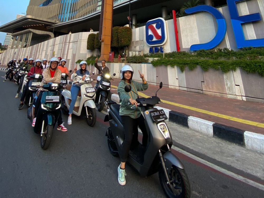 Honda Community Bikers Sumut Berbagi Takjil untuk Pengendara