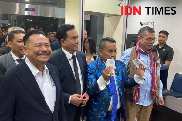 Puluhan Pengacara Prabowo-Gibran Tiba di MK Menggunakan 2 Bus