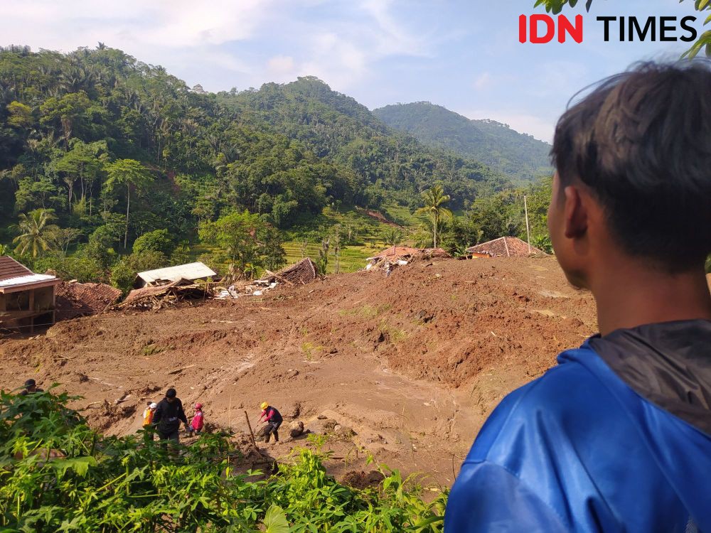 Longsor di KBB: 25 Rumah Tertimbun Tanah, 10 Orang Diduga Hilang