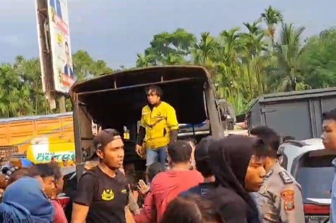 Protes Konflik Lahan, Warga Blokade Jalan Medan-Sibolangit