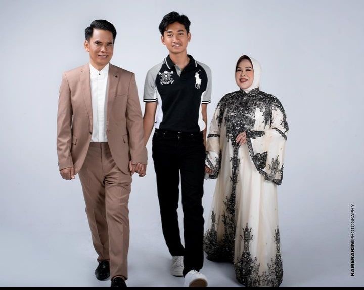 7 Pemotretan Terbaru Orang Tua Lesti Kejora, Adik Disorot