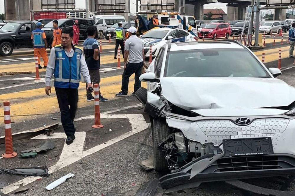 Sopir Kecelakaan Tol Halim: Saya Tanggung Jawab, Beli Semua Mobil