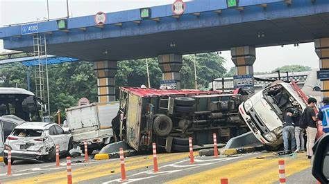 5 Fakta Kecelakaan Beruntun Di GT Halim Utama