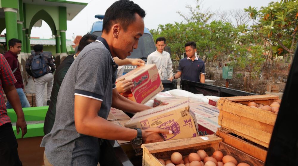 PT Kideco Bagikan 16.300 Paket Sembako untuk Warga di Paser 