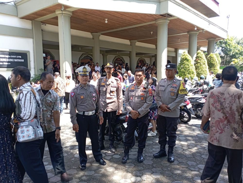 Ratusan Personel Polisi Siaga Amankan Perayaan Paskah di Mataram   