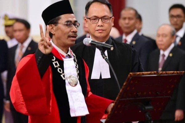 Profil Daniel Yusmic P Foekh, Hakim Konstitusi Pertama dari NTT
