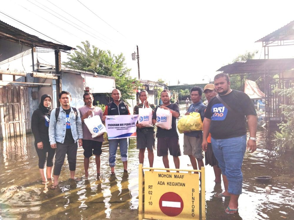 Banjir Meluas, BRI Demak Kembali Salurkan Bantuan ke Warga Terdampak
