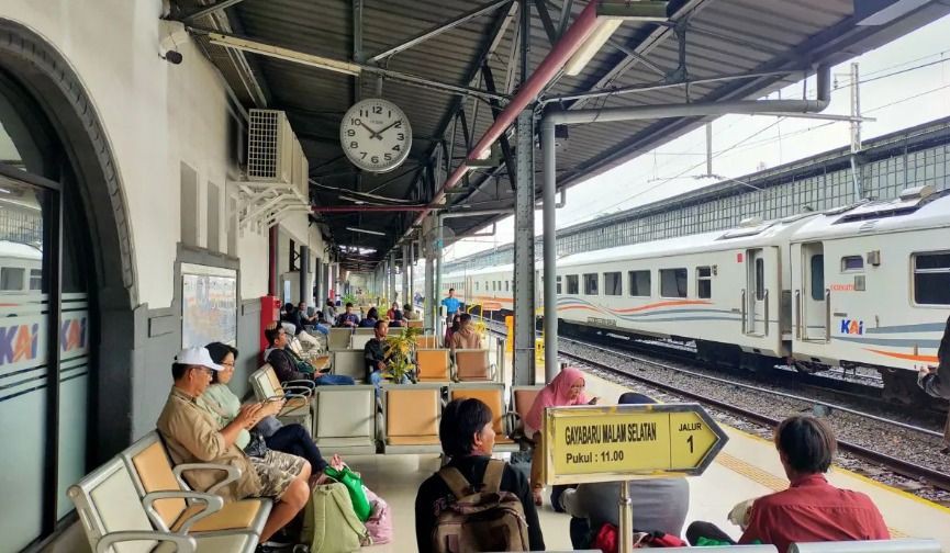 H-5, 13 Ribu Pemudik Berangkat ke Jateng-Jatim dari Stasiun Bandung