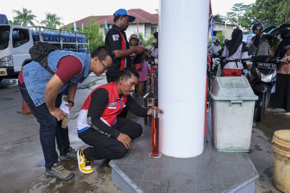 Disdagin Bandung Cek Takaran BBM di 8 SPBU Jalur Mudik 