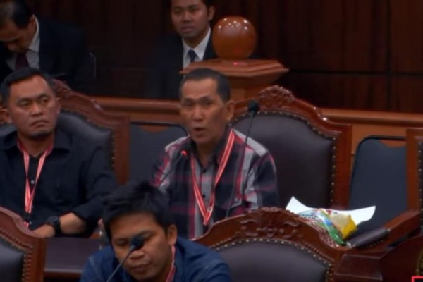 Saksi 03 Bawa Bukti Beras Bulog Berlogo Prabowo-Gibran di Sidang MK
