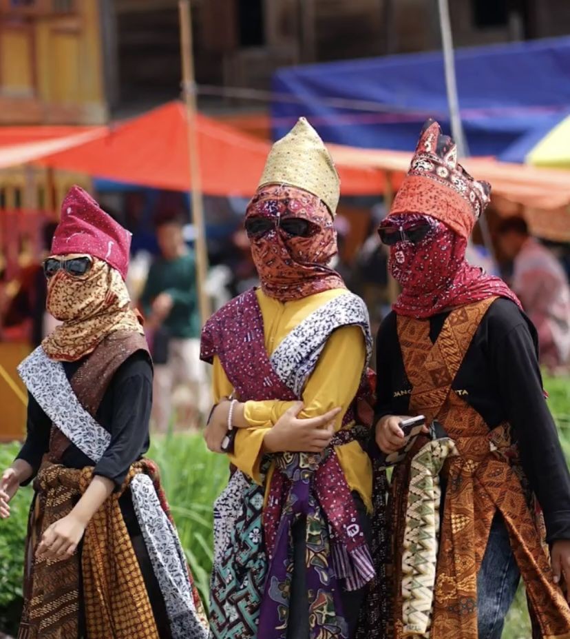 Perbedaan Sekura Betik dan Sekura Kamak di Pesta Budaya Lampung Barat