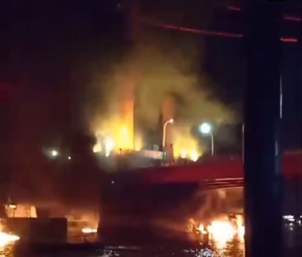 Kapal Jukung Terbakar, Jembatan Ampera Ditutupi Asap Dini Hari