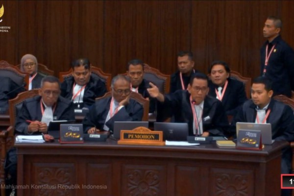 Memanas, Refly Harun Minta Hakim MK Peringatkan Hotman Paris
