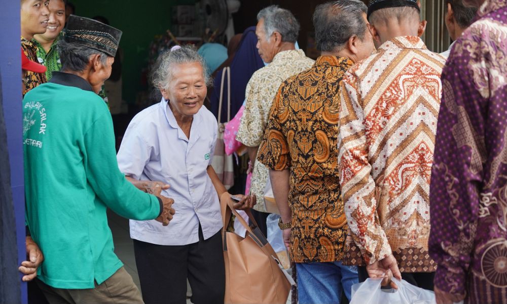 Pemda DIY Beri Bantuan Sosial Rp300 Ribu untuk Ribuan Lansia